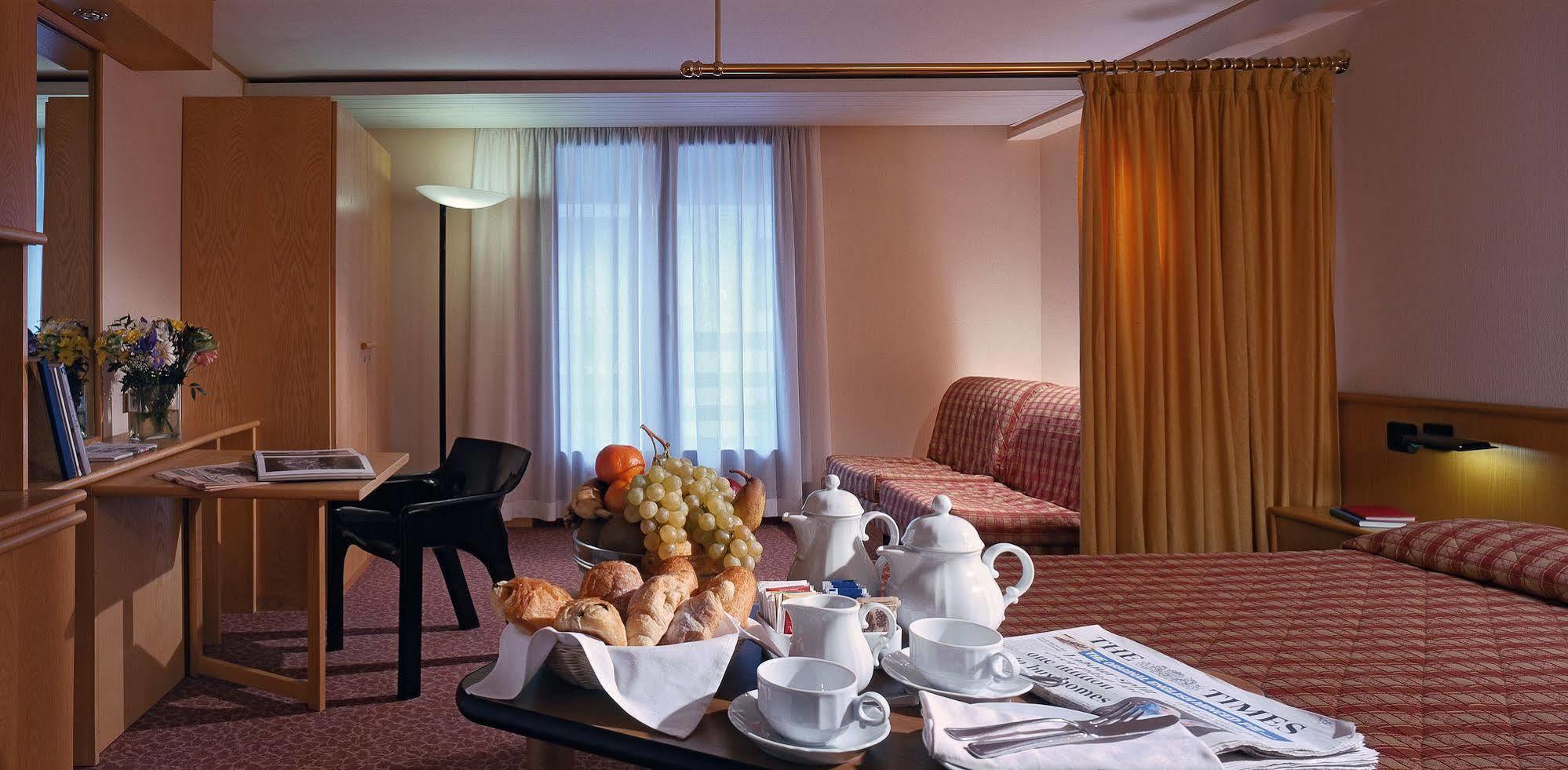 Hotel Les Jumeaux Courmayeur Room photo